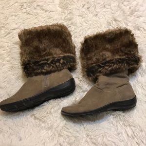 Naturalizer tan furry boots